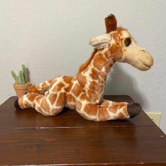 TOYS R US Geoffrey Giraffe soft realistic plush stuffed animal collectible zoo - Picture 1 of 11